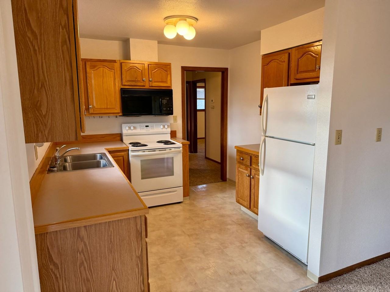 4136 Southeast Washington Street - Photo 7 of 16