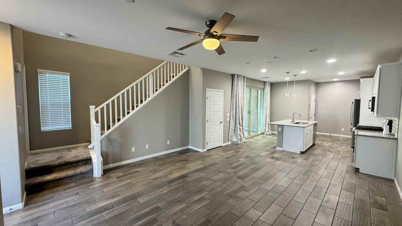 11728 Redwood Mountain Avenue - Photo 3 of 33