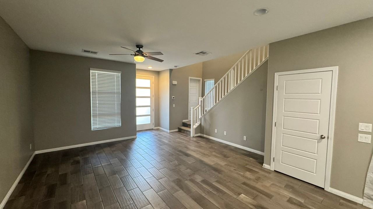 11728 Redwood Mountain Avenue - Photo 5 of 33