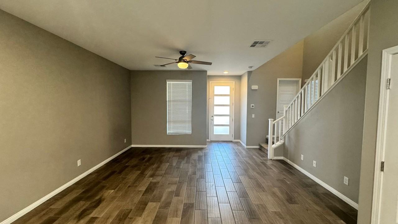 11728 Redwood Mountain Avenue - Photo 6 of 33