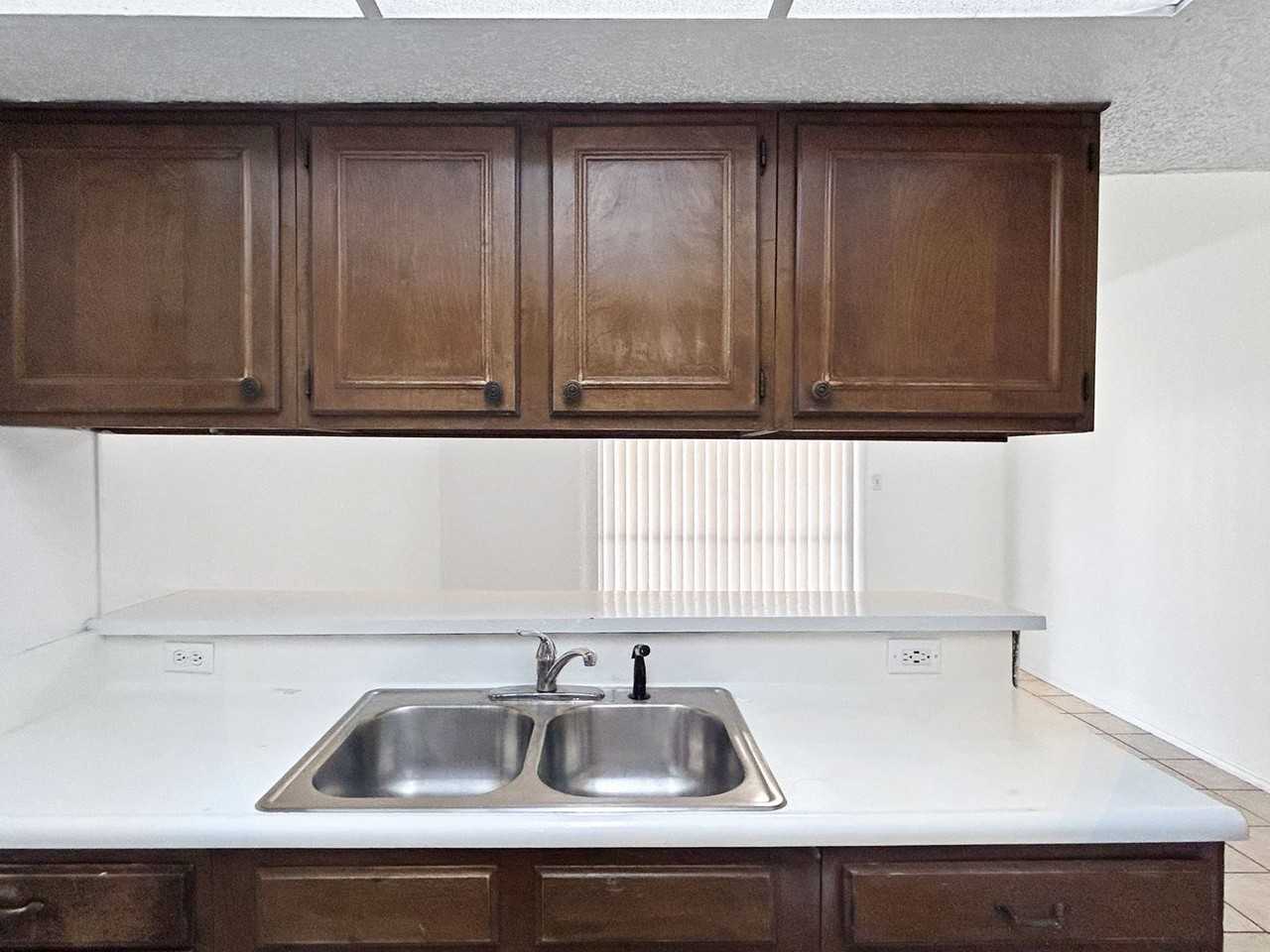 7055 Glenfield Dr - Photo 6 of 23