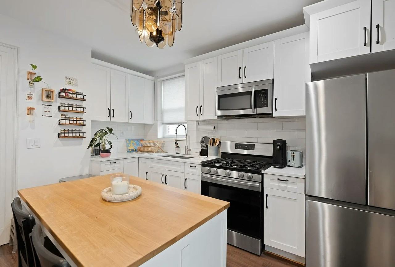 139 Prospect St - Photo 2 of 5