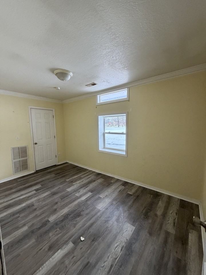 100 South D Street - Photo 2 of 6