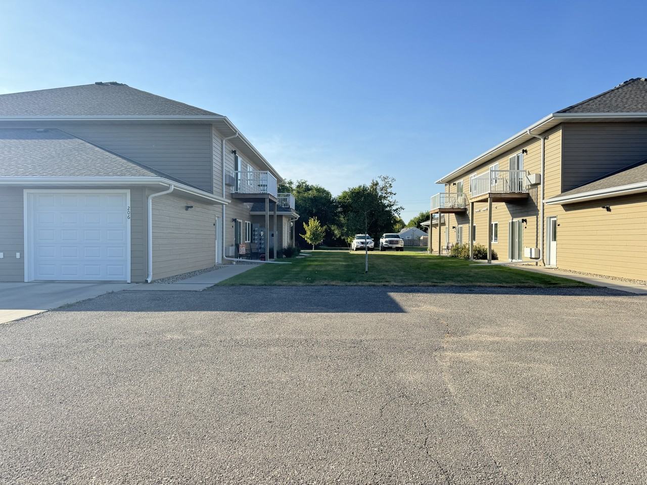 902 High Street North - Photo 3 of 11