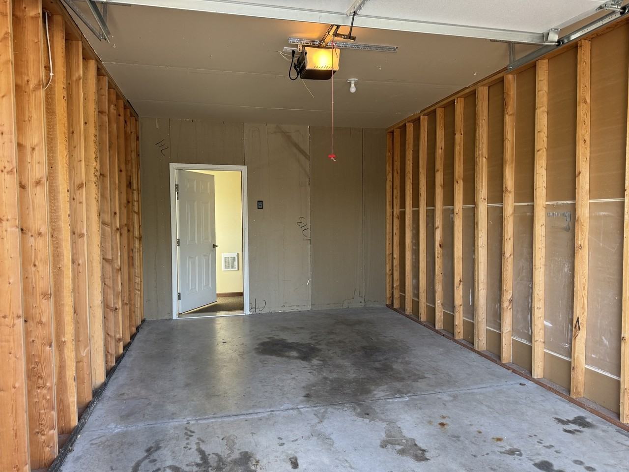 902 High Street North - Photo 4 of 11