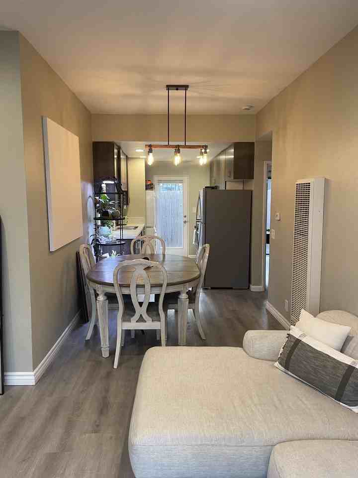 4433 Winona Avenue - Photo 3 of 24