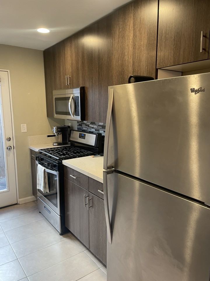 4433 Winona Avenue - Photo 6 of 24