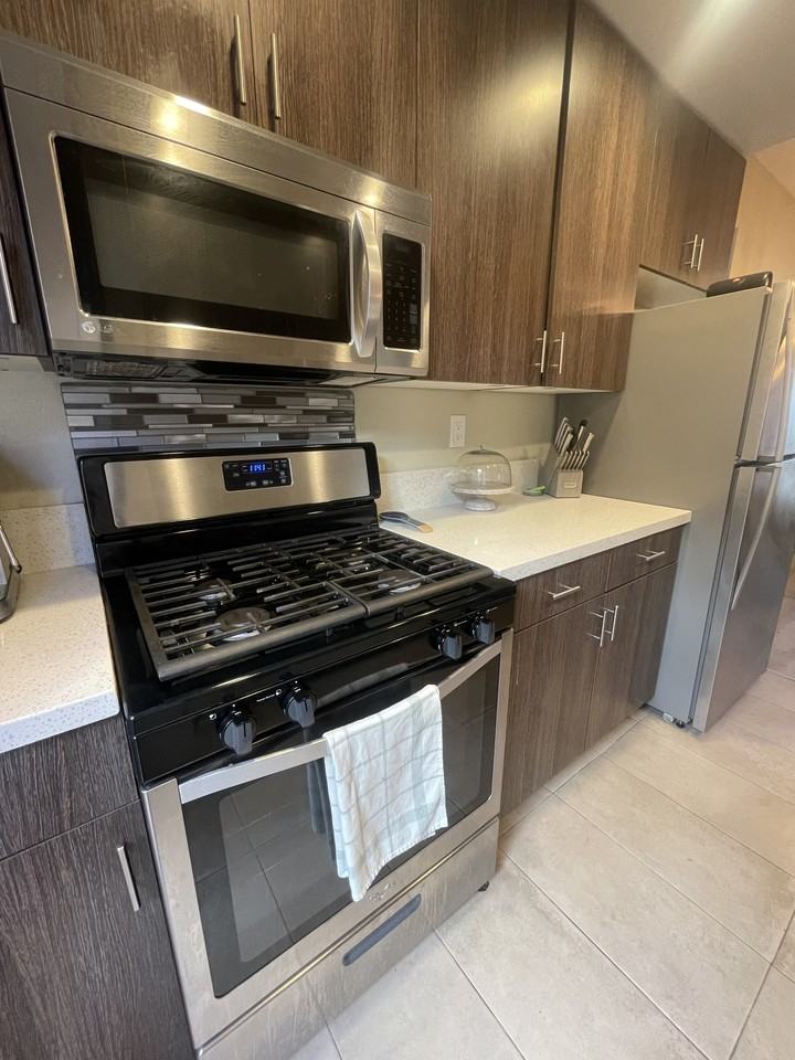 4433 Winona Avenue - Photo 7 of 24