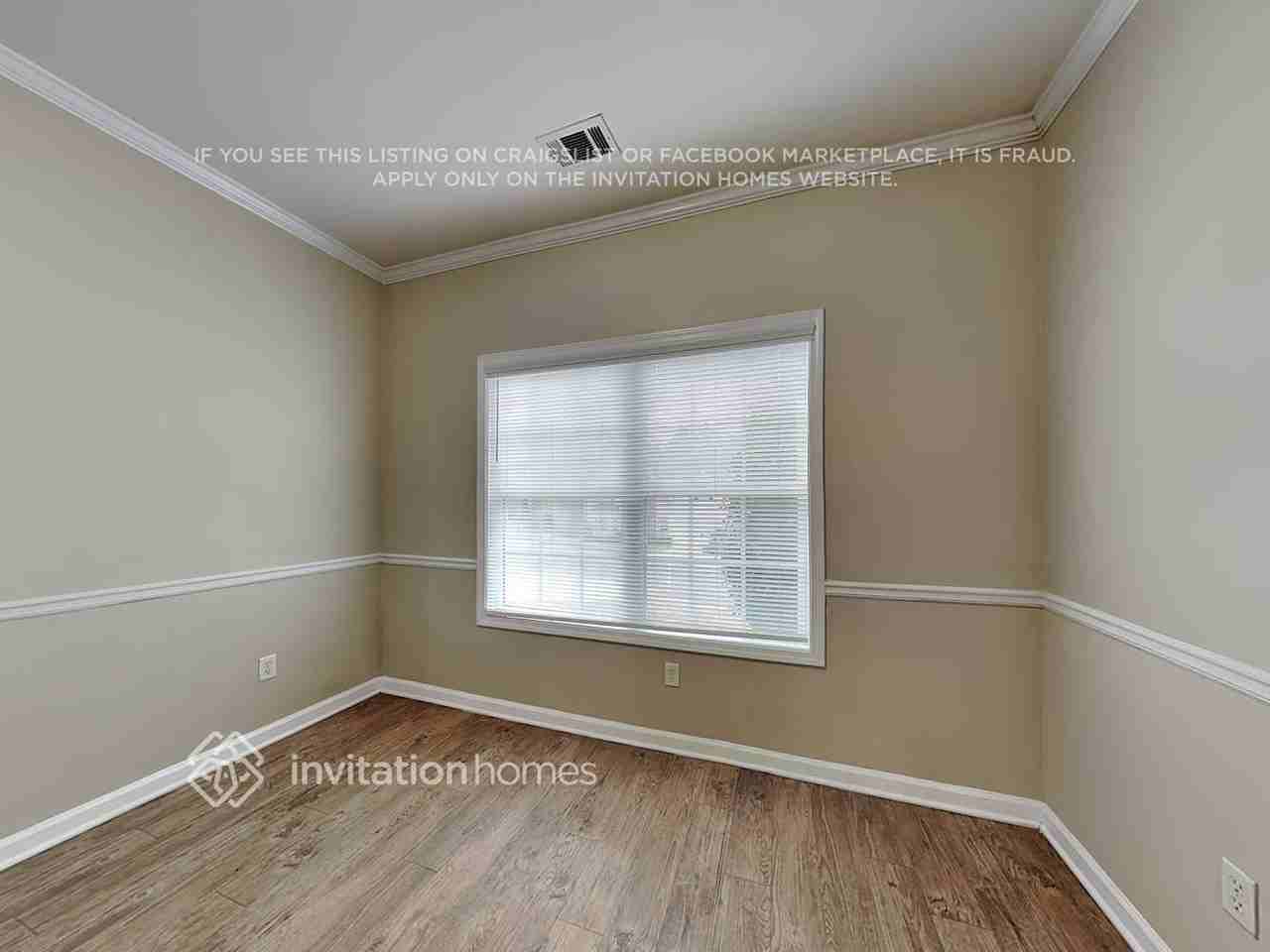 169 Hawthorn Dr - Photo 6 of 23