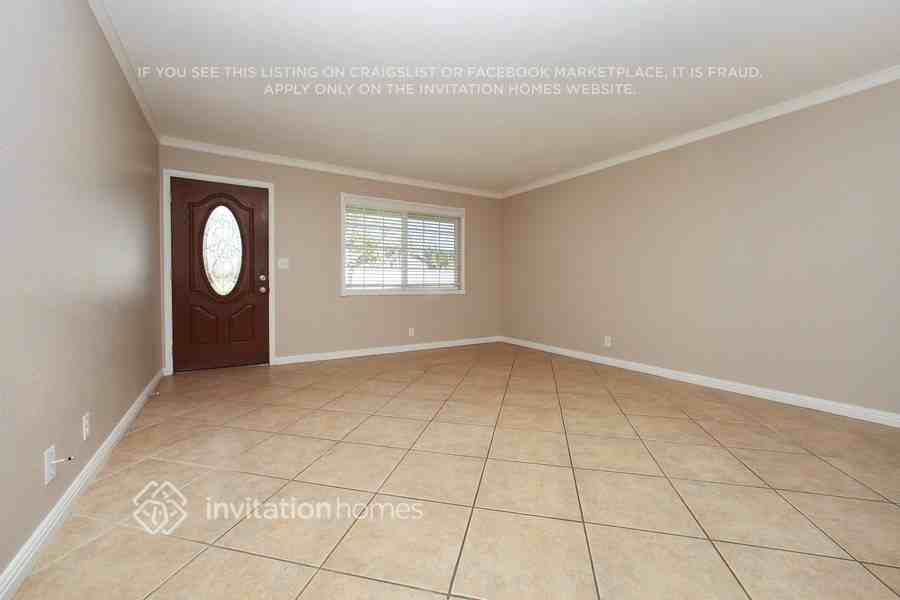 3186 E Radcliffe Ave - Photo 3 of 14