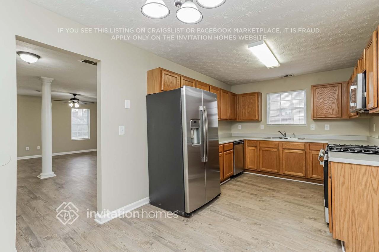 5055 Tussahaw Way - Photo 7 of 18