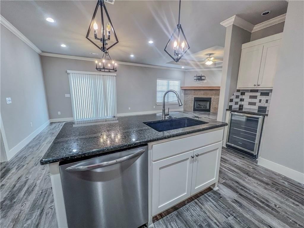 1825 Woodhause Cir - Photo 3 of 18