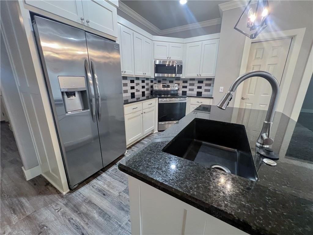 1825 Woodhause Cir - Photo 5 of 18