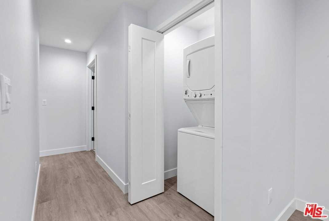 1518 1/4 Stearns Dr - Photo 5 of 14