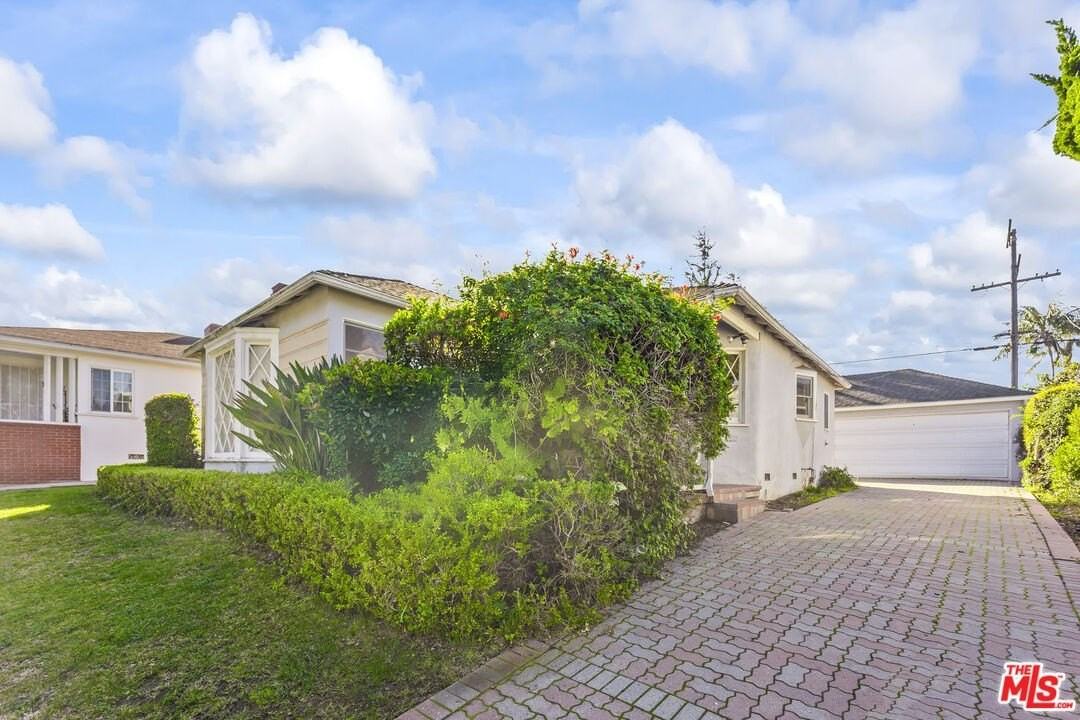 5908 Abernathy Drive - Photo 2 of 30