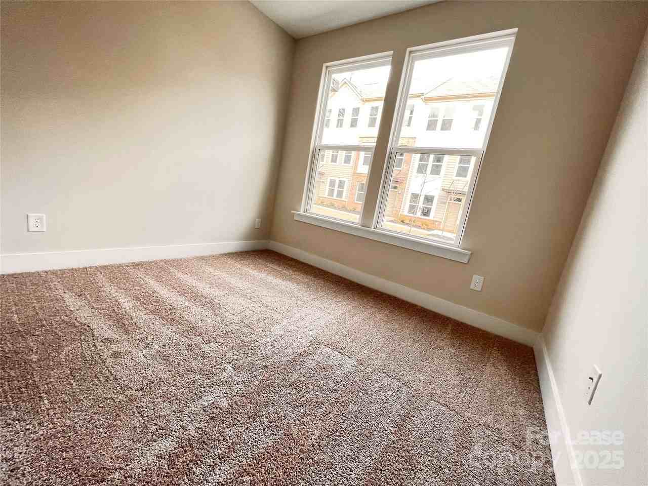 3011 Citizens Ln - Photo 4 of 37