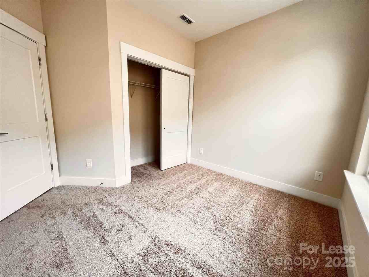 3011 Citizens Ln - Photo 5 of 37