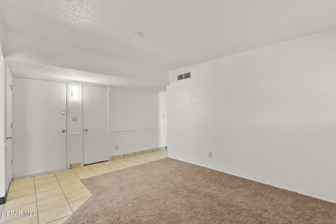 5440 Viceroy Dr - Photo 4 of 36