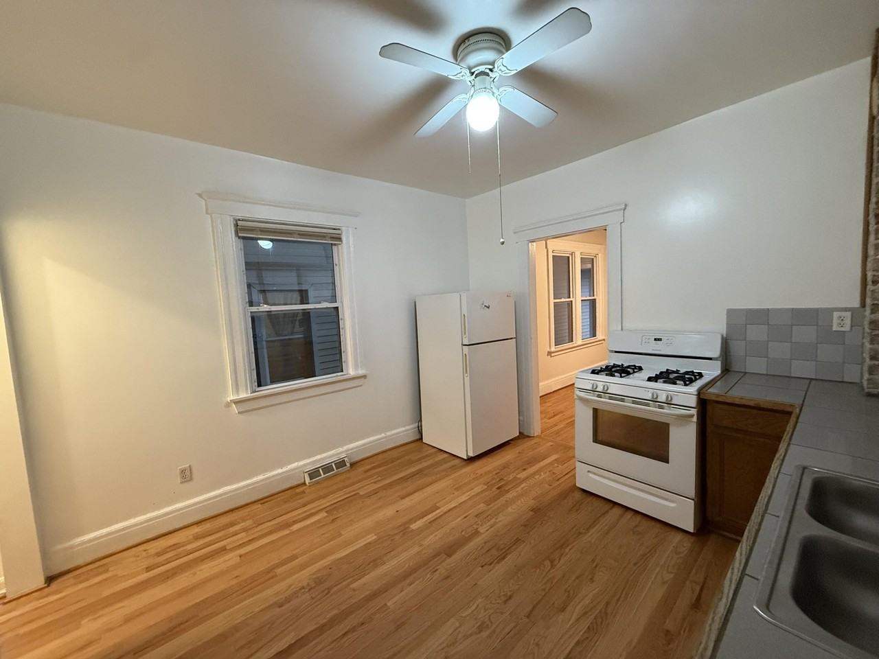 2229 Faber St - Photo 7 of 9