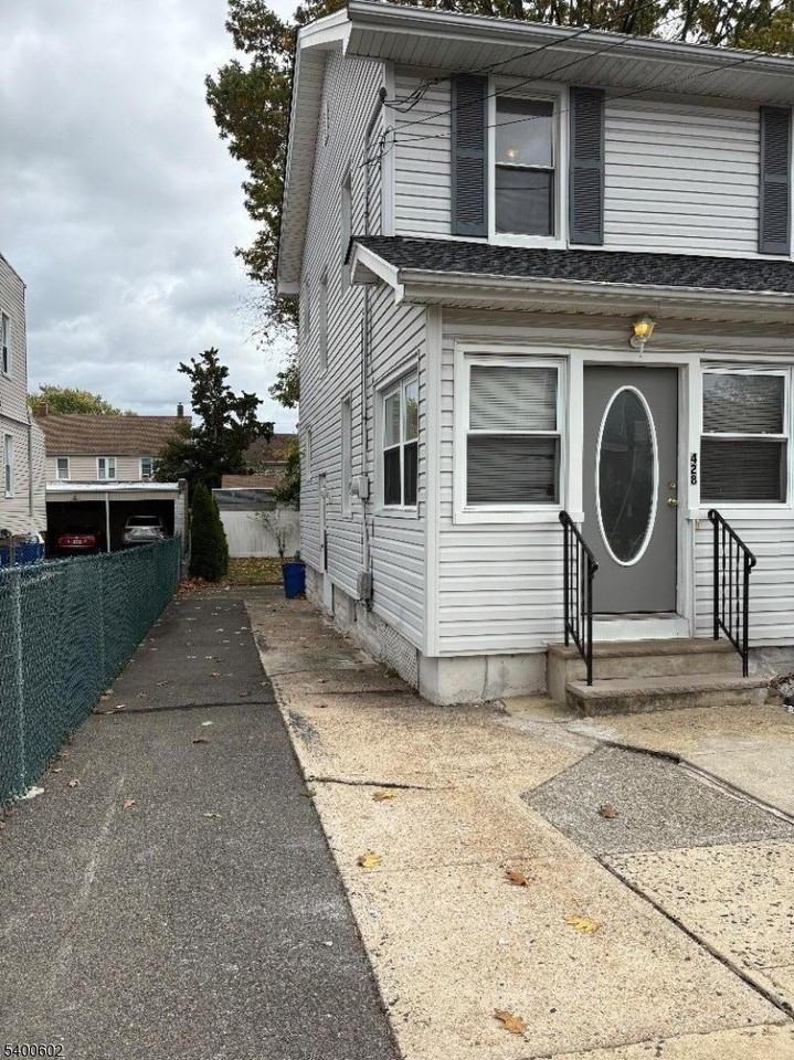 428 Cortlandt St - Photo 3 of 23