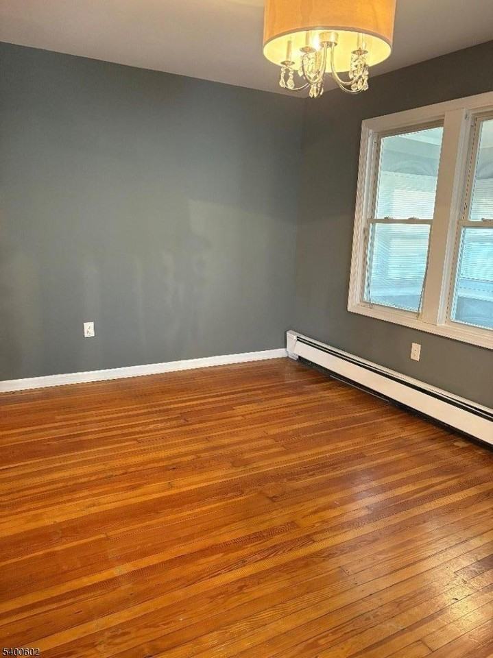 428 Cortlandt St - Photo 7 of 23