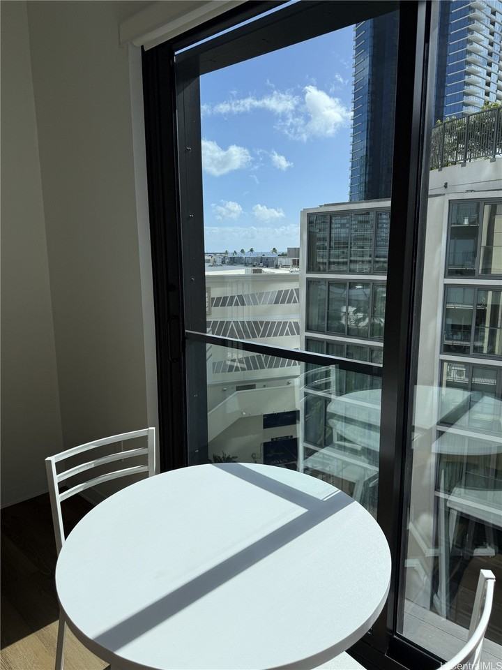 987 Queen Street #701 - Photo 3 of 23