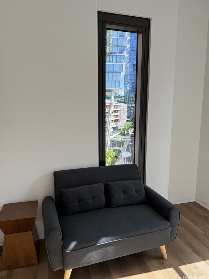 987 Queen Street #701 - Photo 4 of 23