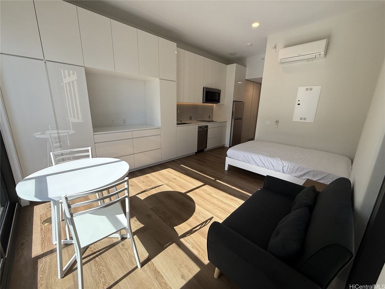 987 Queen Street #701 - Photo 5 of 23