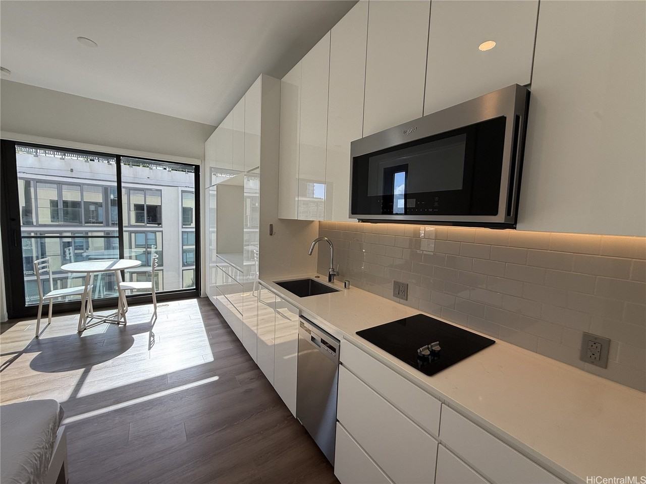 987 Queen Street #701 - Photo 6 of 23