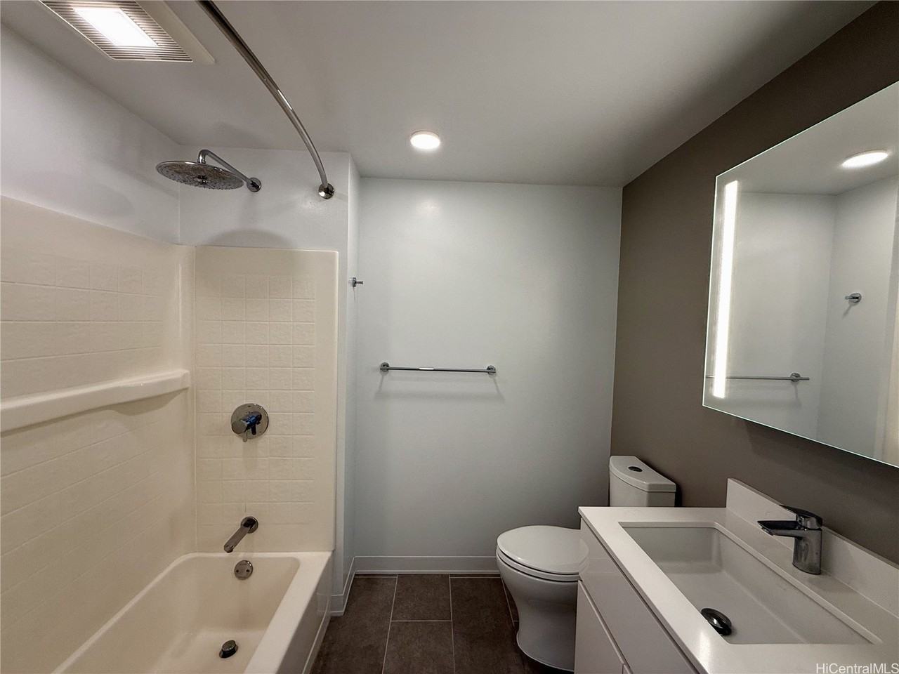 987 Queen Street #701 - Photo 7 of 23