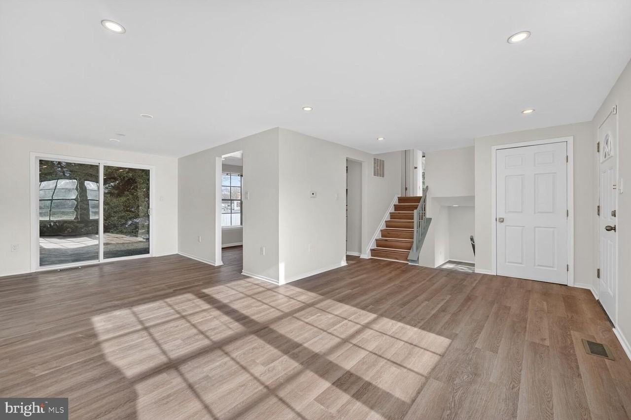 3704 Ashboro Ct - Photo 3 of 15