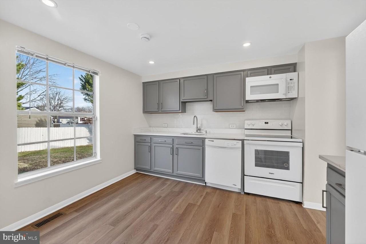 3704 Ashboro Ct - Photo 5 of 15