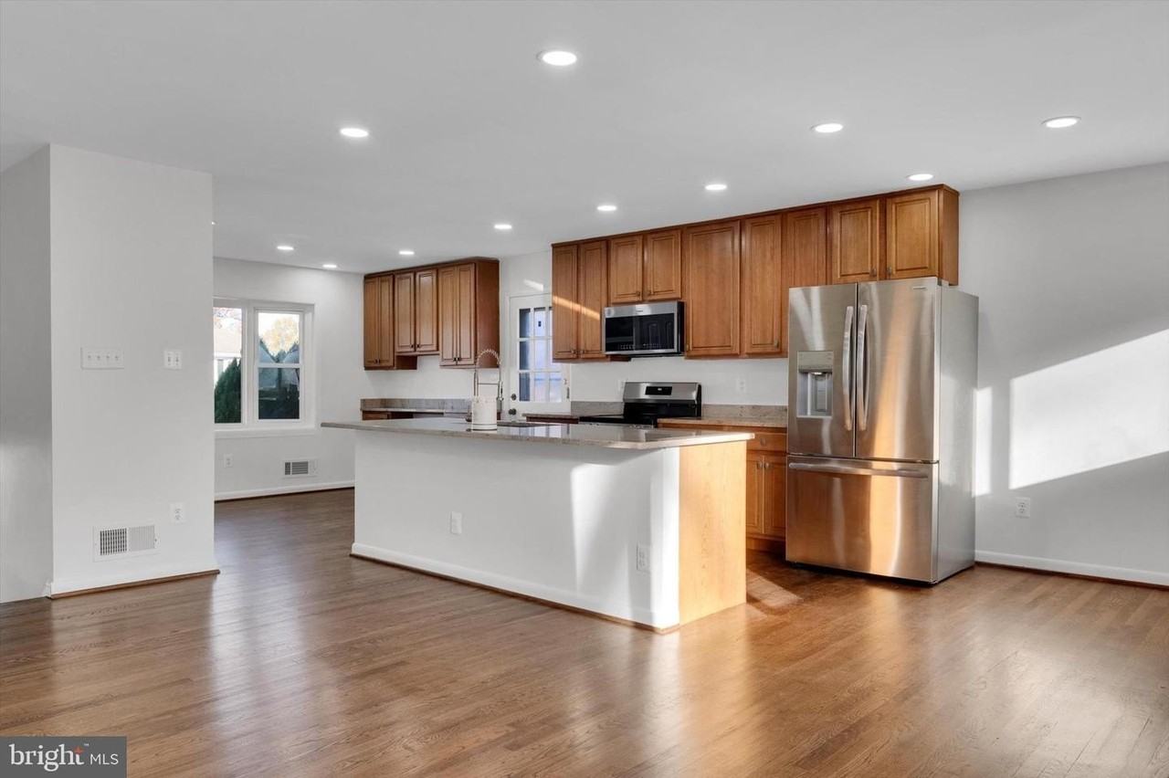 4224 Kinmount Rd - Photo 4 of 40