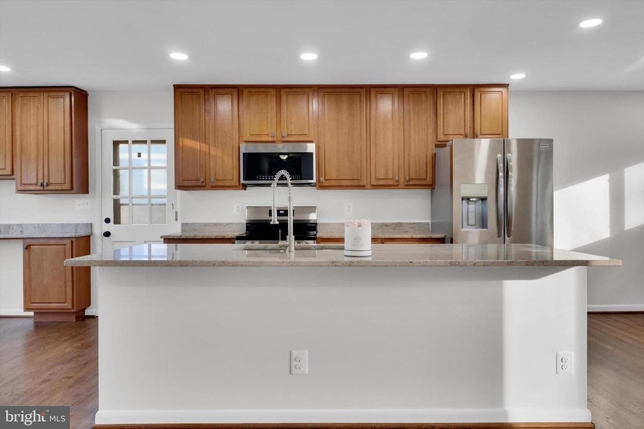 4224 Kinmount Rd - Photo 6 of 40