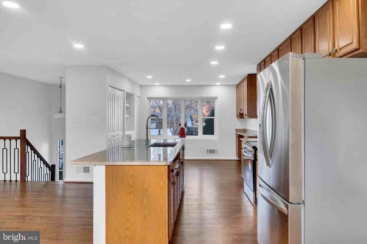 4224 Kinmount Rd - Photo 7 of 40