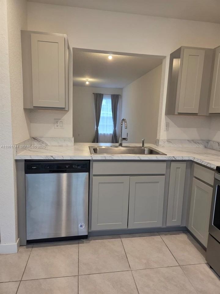 540 Northeast 5th Terrace #0 - Photo 5 of 21