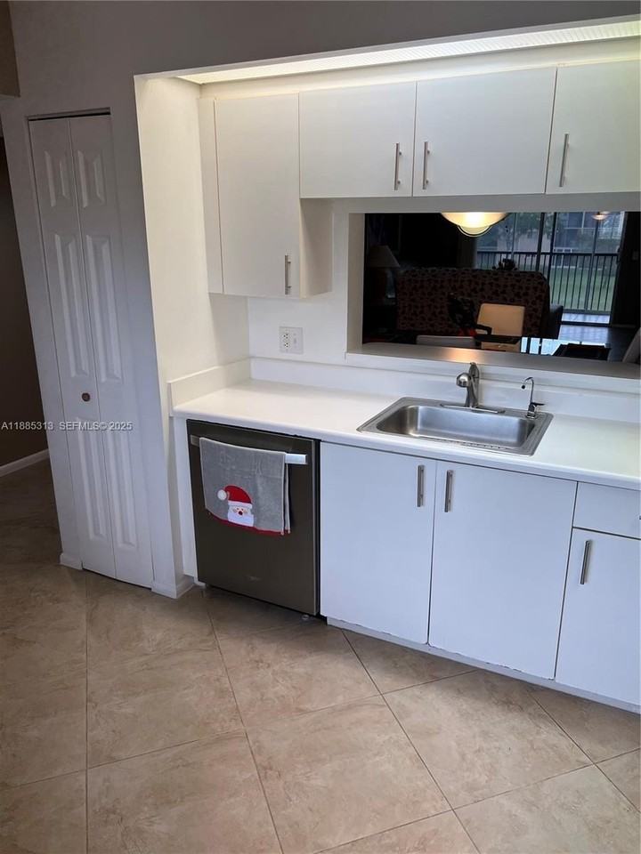 12550 Southwest 15th Street #307E - Photo 4 of 8