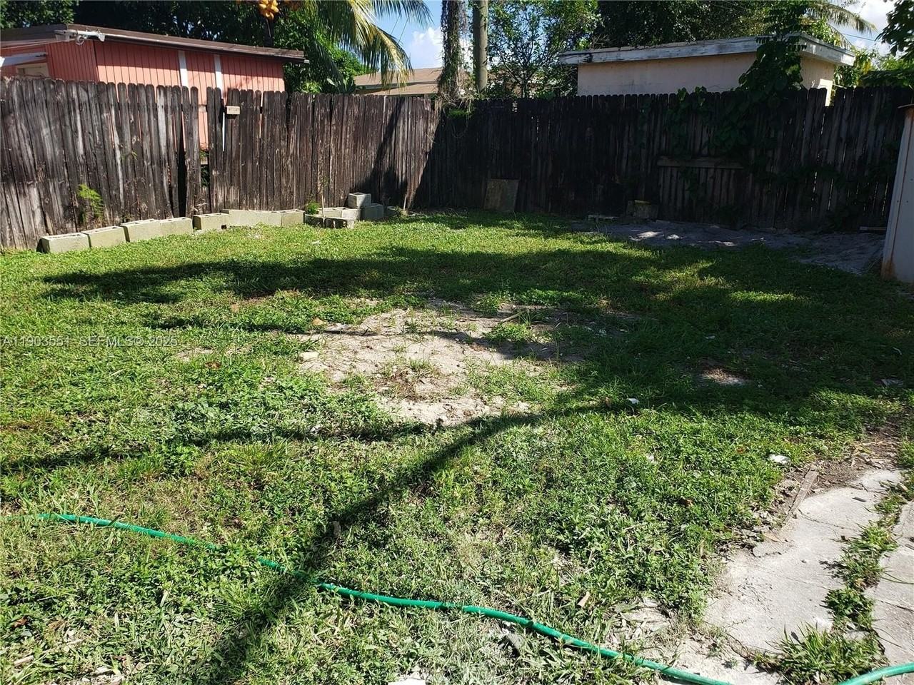 1370 Nw 116th Ter - Photo 3 of 11
