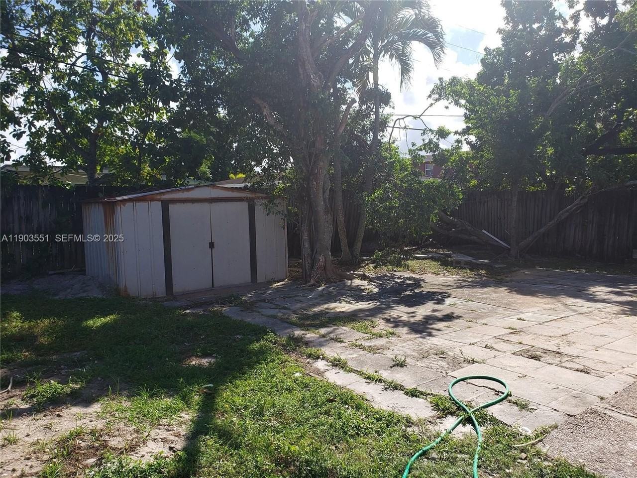 1370 Nw 116th Ter - Photo 4 of 11