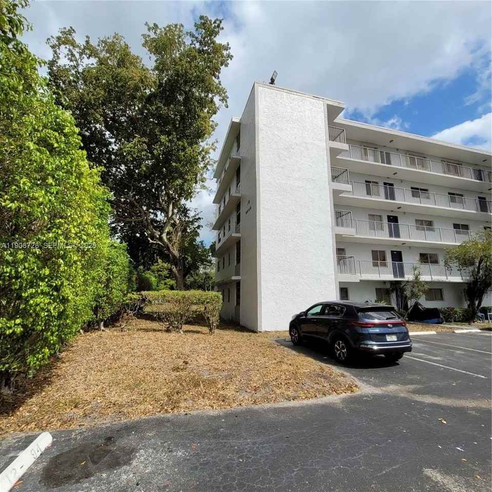 8540 N Sherman Cir #101