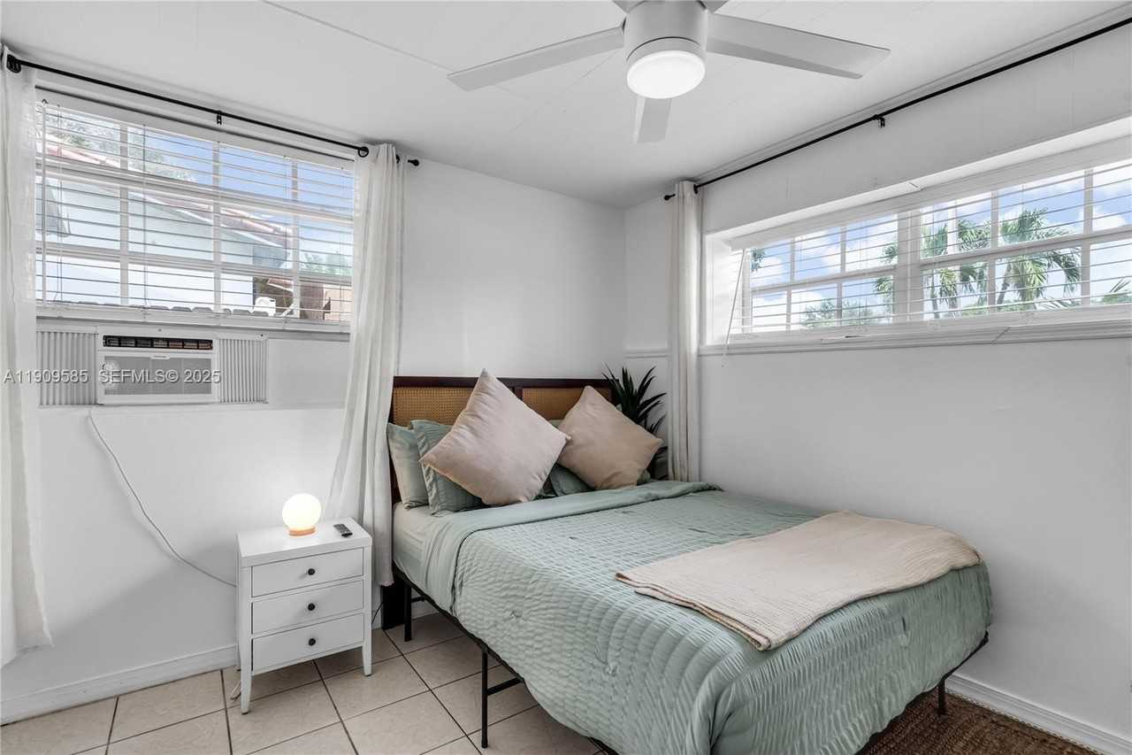 2972 Nw 15th St #2 - Photo 3 of 17