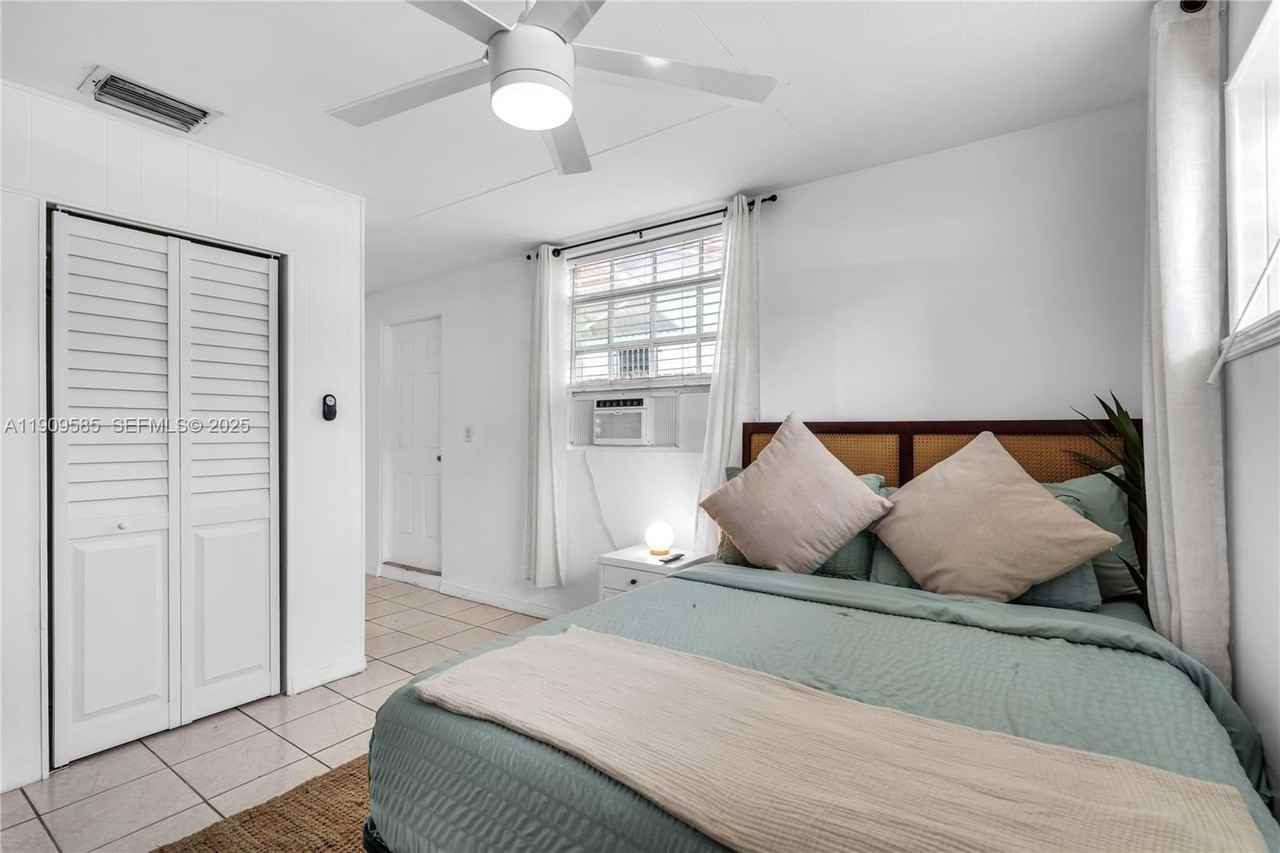 2972 Nw 15th St #2 - Photo 4 of 17