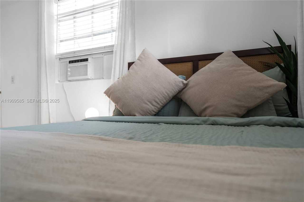 2972 Nw 15th St #2 - Photo 5 of 17