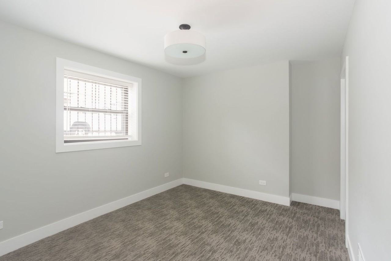 N Seeley Ave #1A - Photo 5 of 8