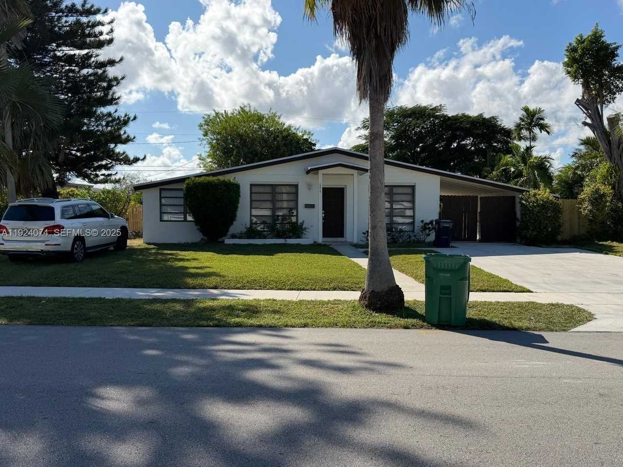 19810 Holiday Rd - Photo 3 of 39