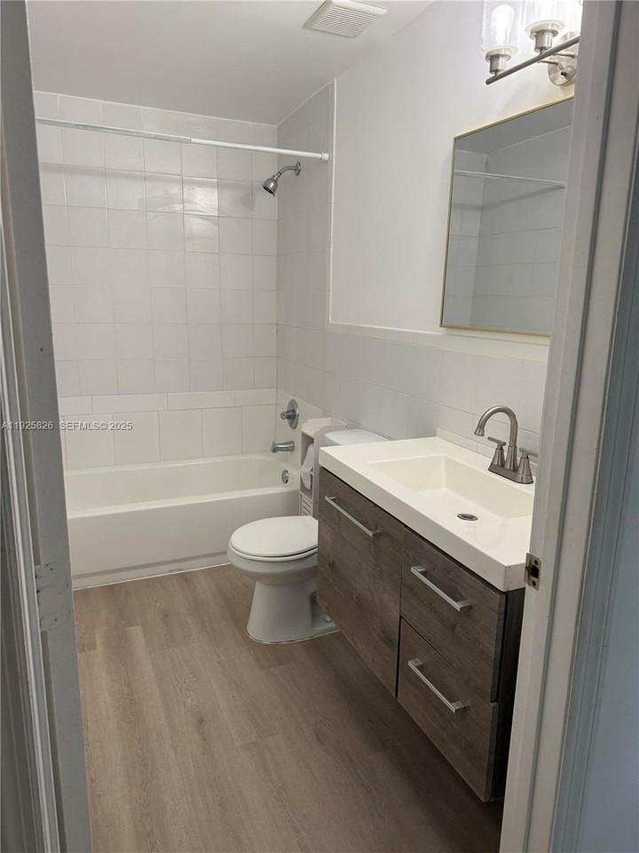 9855 Southwest 62nd Street - Photo 2 of 9