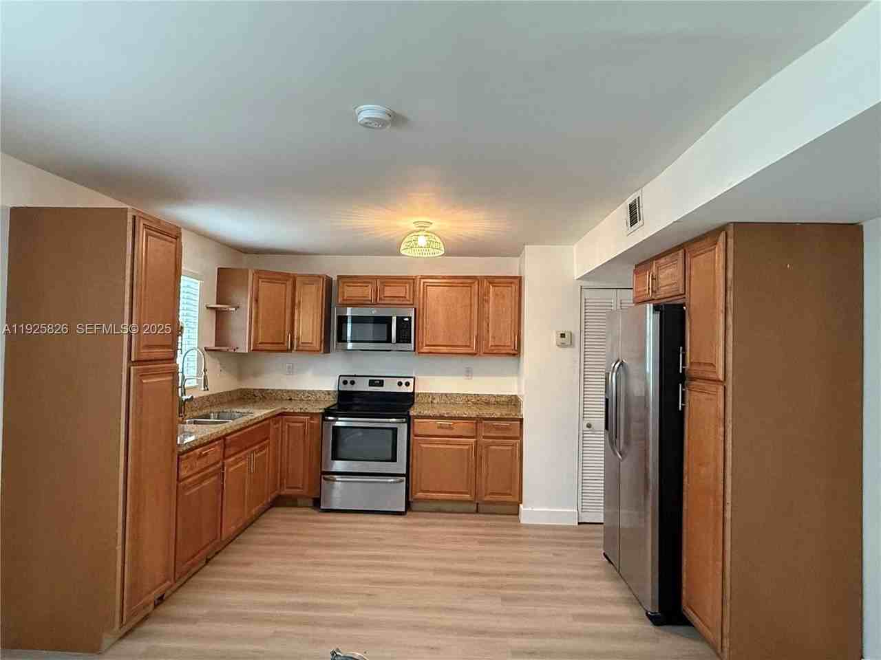 9855 Southwest 62nd Street - Photo 3 of 9