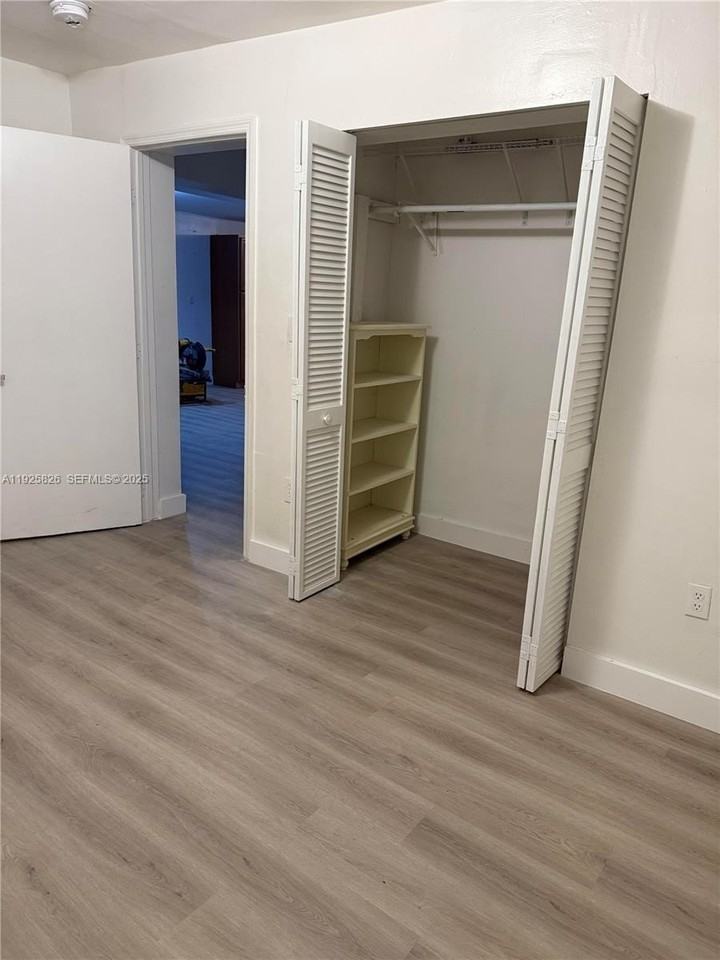 9855 Southwest 62nd Street - Photo 6 of 9