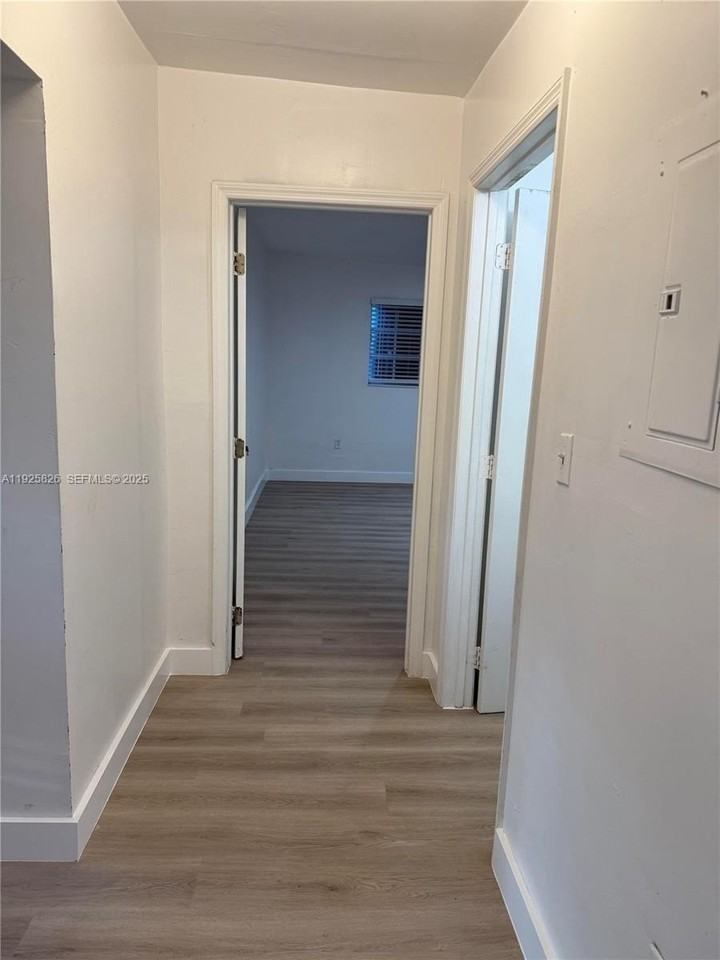 9855 Southwest 62nd Street - Photo 7 of 9