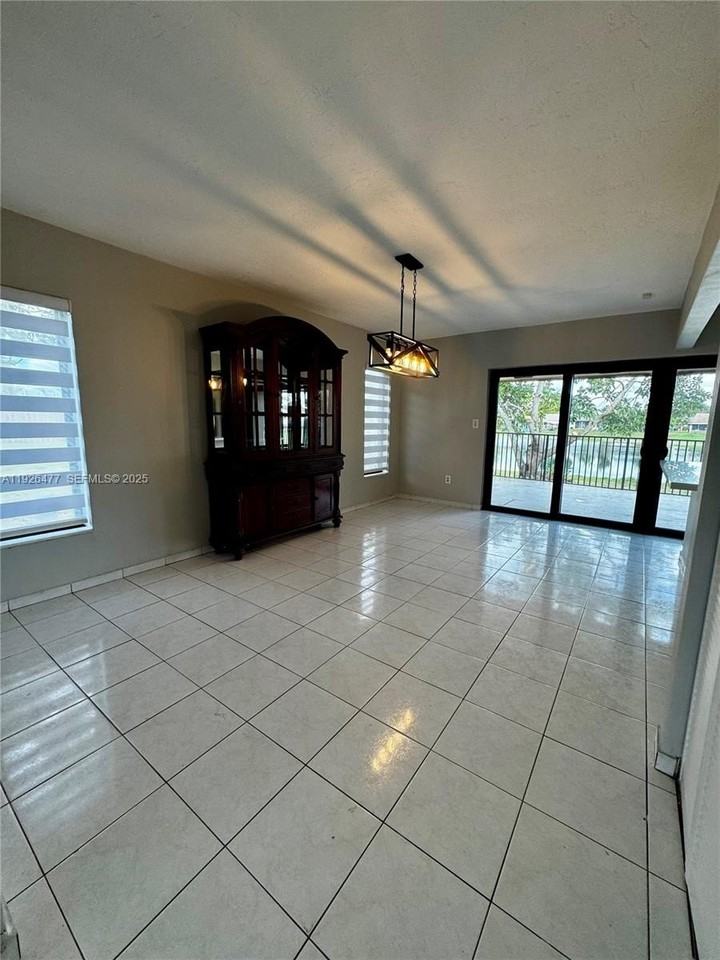 12365 Southwest 119th Terrace - Photo 6 of 28